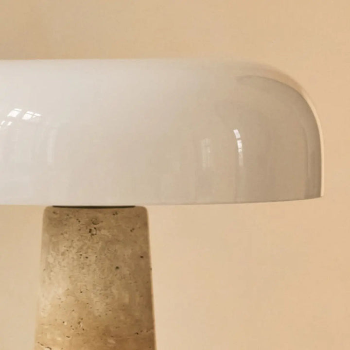 Emily travertijnlamp – elegant handgemaakt ontwerp met glazen kap
