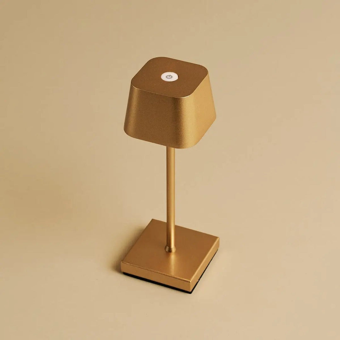 Sarphati Mini Gold draadloze tafellamp perfect voor horeca -industrie - draadloos oplaadbaar via laadstation, dimbare lamp en 3 lichtmodi