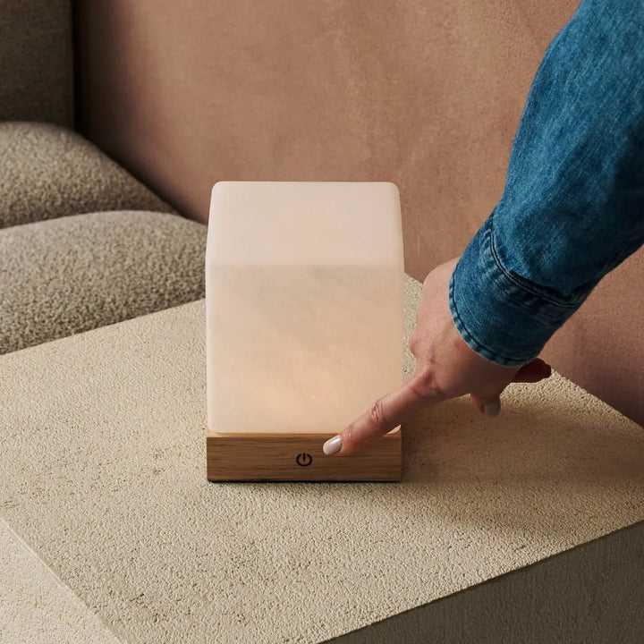 YCE lichtbruine draadloze houten lamp met bevroren glas-oplaadbare, dimbare, 100-uur batterij