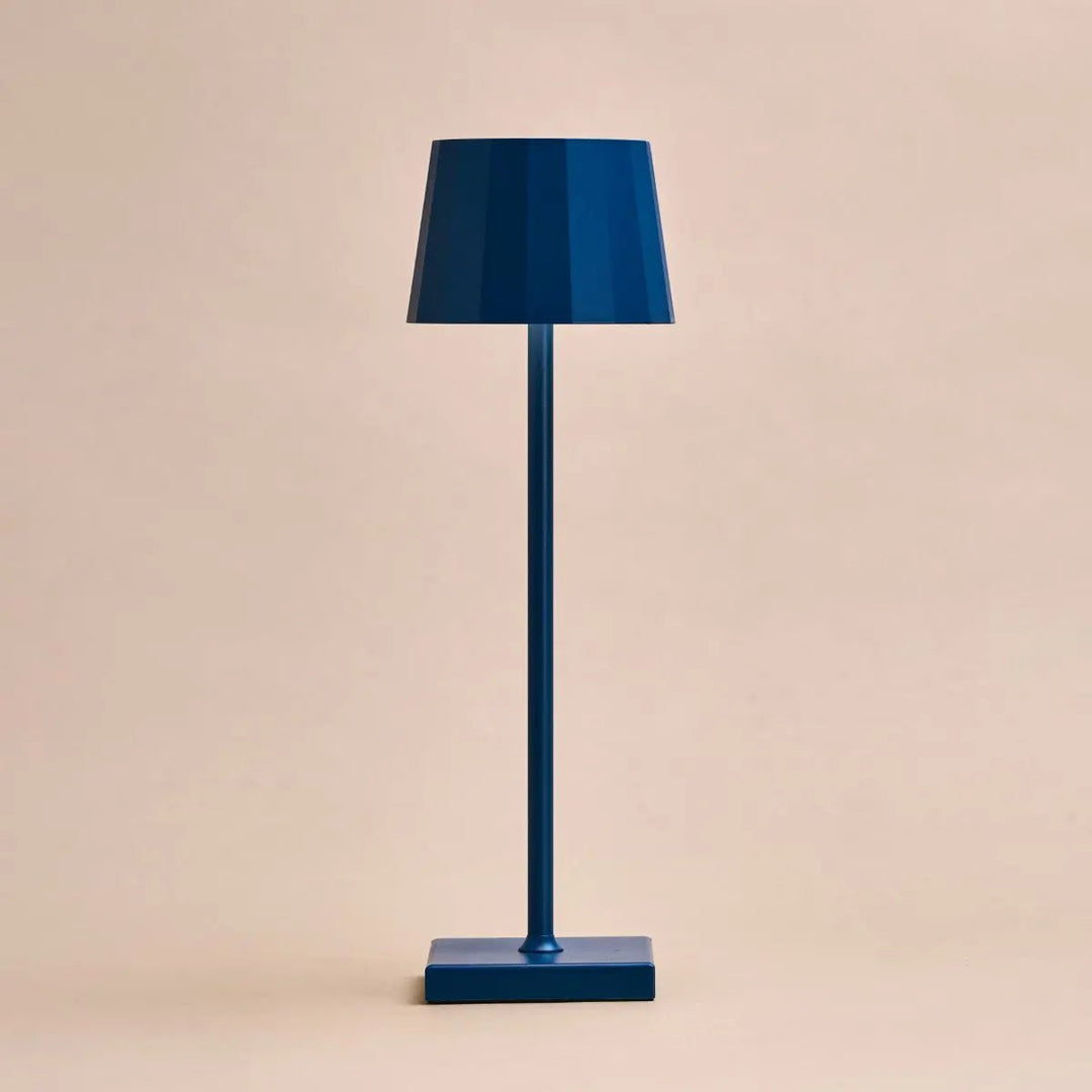 Combi Set Professional-8 x Wouter Delftware Blue Oplaadbare tafellampen & 1 x Central Station draadloos laadstation met Qi-Technology-Perfect voor restaurants, gastvrijheid en hotels