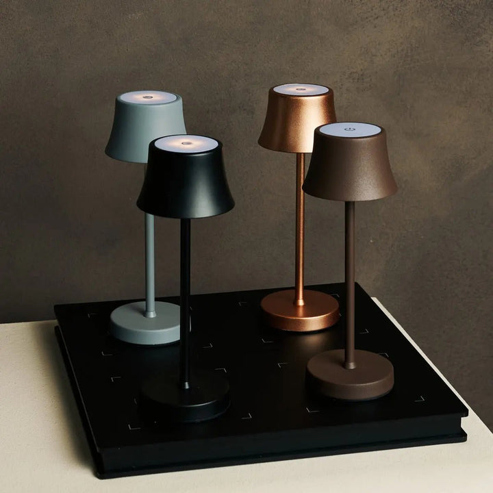 Combi Set Professional-4 X de Pijp Mini Mocha Brown oplaadbare tafellampen & 1 x Amstel Wireless Charging Station met Qi-Technology-Perfect voor restaurants, gastvrijheid en hotels
