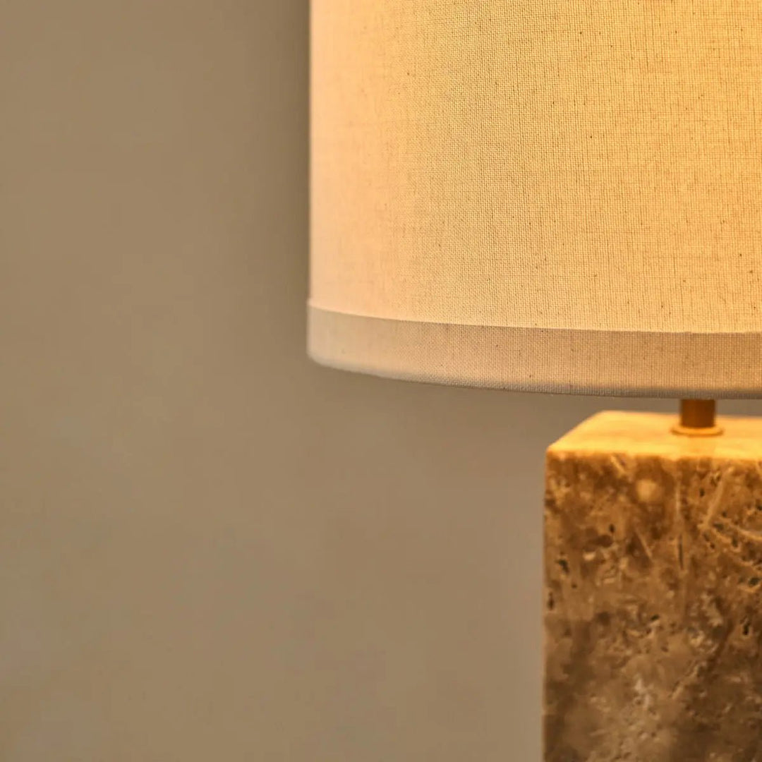 Rosie travertijnlamp – elegante natuursteen met katoenen kap
