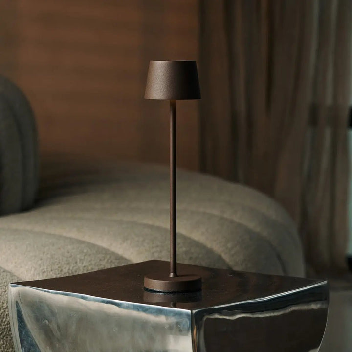 Combi Set Professional-4 X Vondel Mini Mocha Brown Oplaadbare tafellampen & 1 x Amstel Wireless Lay Station met Q1-Technology-Perfect voor restaurants, gastvrijheid en hotels