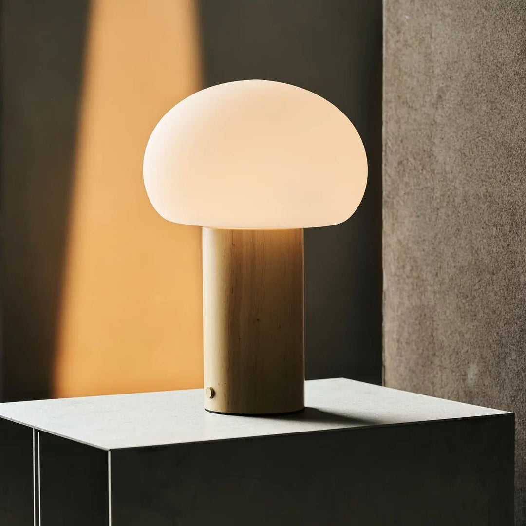 Sam lichtbruine houten tafellamp met glas en oplaadbare batterij | Dimbare en veelzijdige verlichting