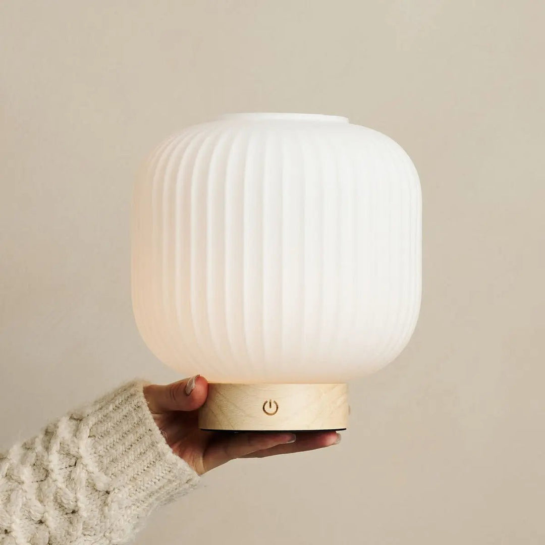 LYLA Unieke oplaadbare lamp - Frosted glas en houten basis, dimable, 3 lichte modi