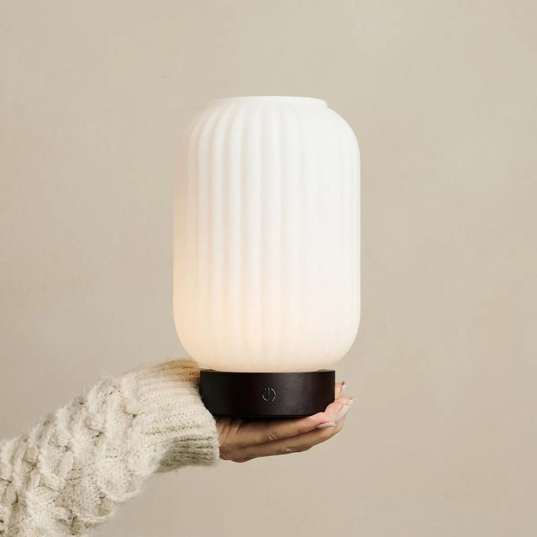 Lilly donkerbruin unieke oplaadbare lamp - matglaslamp, houten basis, dimable, 3 lichte modi