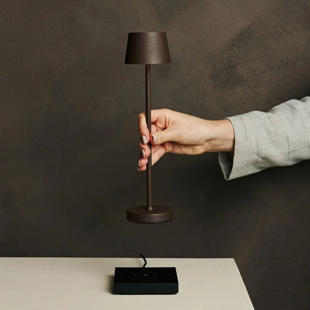 Vondel Mocha Brown oplaadbare en draadloze lamp perfect voor horeca -industrie - draadloos oplaadbaar via laadstation