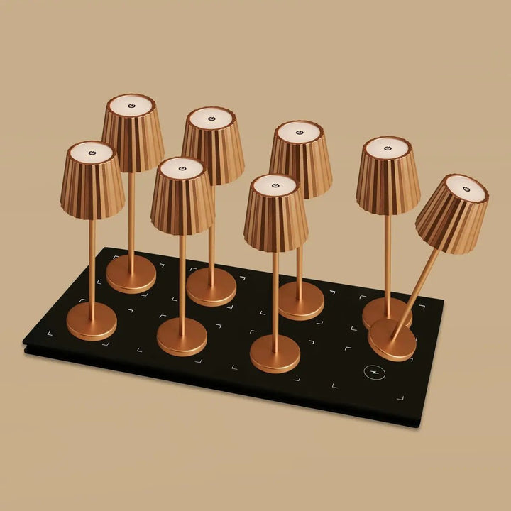 Combi Set Professional-8 x Maya koper oplaadbare tafellampen en 1 x centraal station draadloos laadstation met qi-technologie-perfect voor restaurants, gastvrijheid en hotels