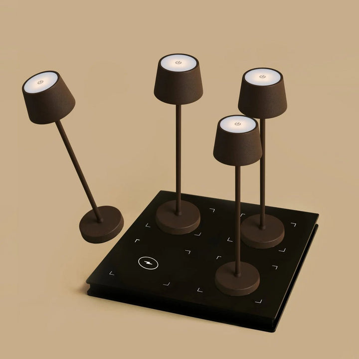 Combi Set Professional-4 X Vondel Mini Mocha Brown Oplaadbare tafellampen & 1 x Amstel Wireless Lay Station met Q1-Technology-Perfect voor restaurants, gastvrijheid en hotels