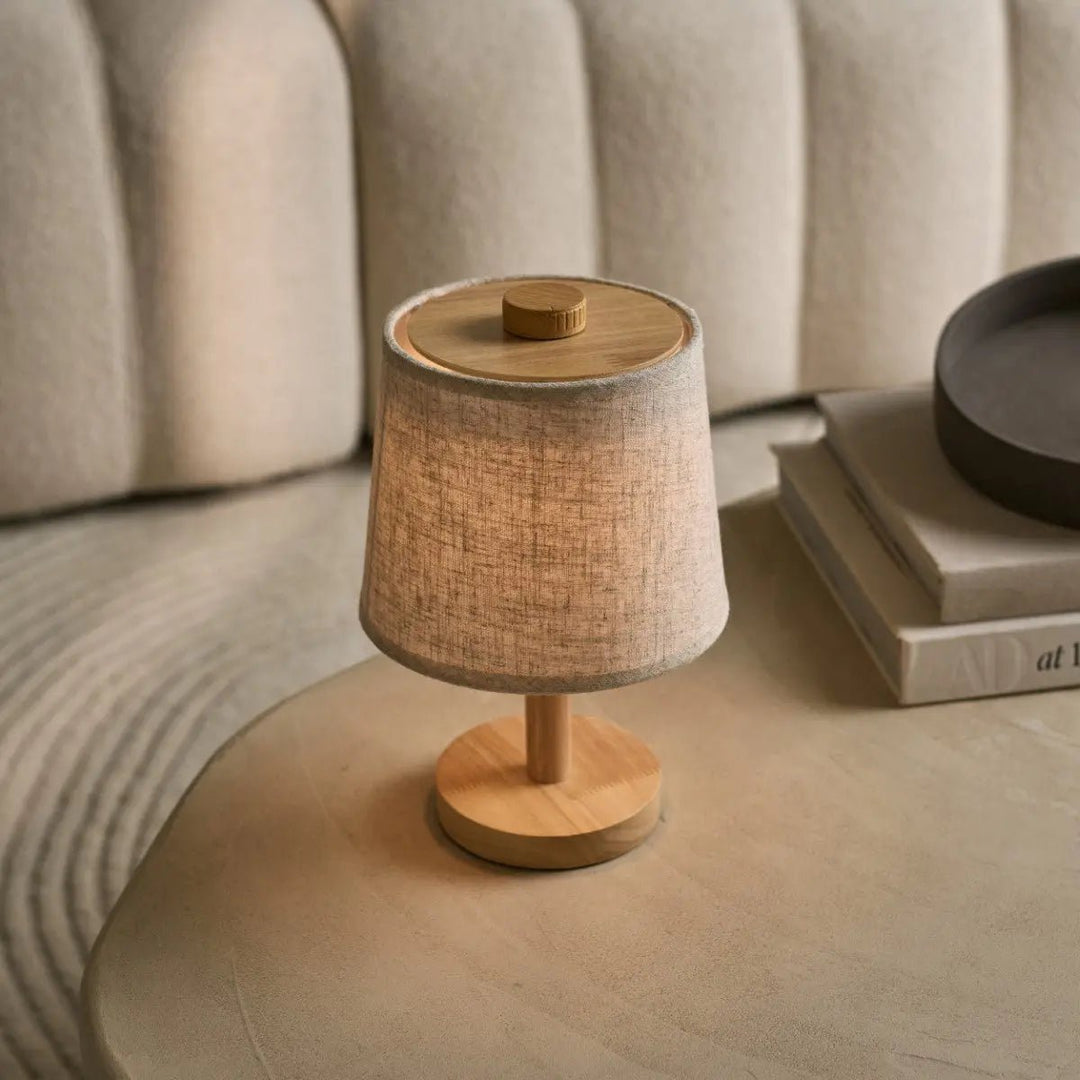 Rover Lichtbruine Houten Oplaadbare Lamp | Snoerloos, dimbaar met stoffen kap