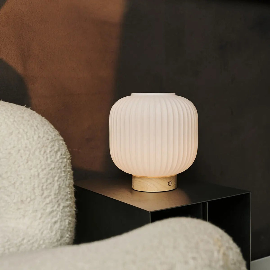 LYLA Unieke oplaadbare lamp - Frosted glas en houten basis, dimable, 3 lichte modi
