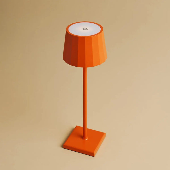 Combi Set Professional-8 x Wouter Blossom Orange Oplaadbare tafellampen & 1 x Central Station draadloos oplaadstation met Qi-Technology-Perfect voor restaurants, gastvrijheid en hotels