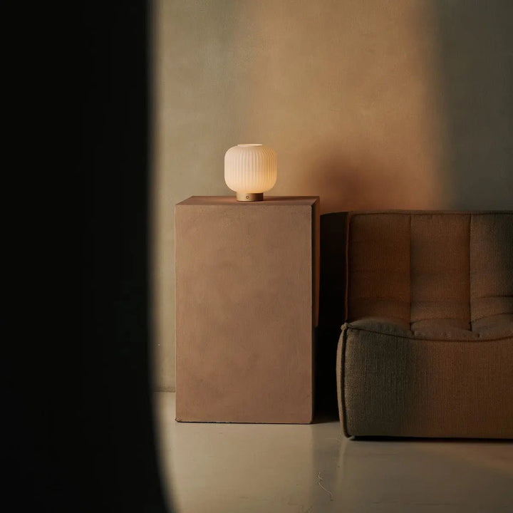 LYLA Unieke oplaadbare lamp - Frosted glas en houten basis, dimable, 3 lichte modi