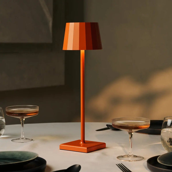 Combi Set Professional-4 X Wouter Blossom Orange Oplaadbare tafellampen & 1 x Amstel Wireless Lay Station met Qi-Technology-Perfect voor restaurants, gastvrijheid en hotels