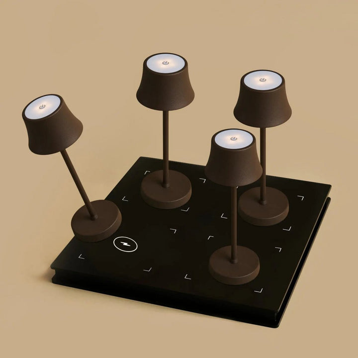 Combi Set Professional-4 X de Pijp Mini Mocha Brown oplaadbare tafellampen & 1 x Amstel Wireless Charging Station met Qi-Technology-Perfect voor restaurants, gastvrijheid en hotels