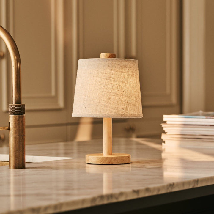 Rover Lichtbruine Houten Oplaadbare Lamp | Snoerloos, dimbaar met stoffen kap