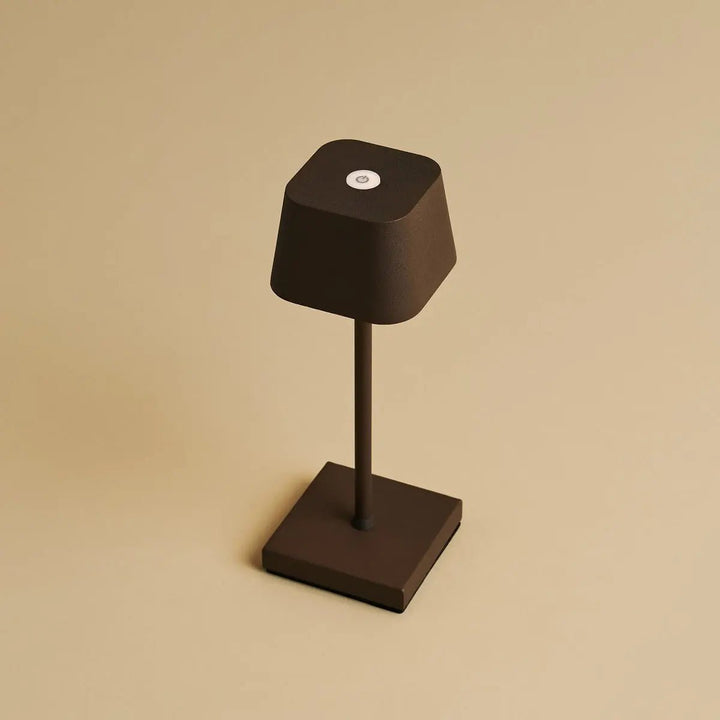 Combi Set Professional-8 X Sarphati Mini Mocha Brown Oplaadbare tafellampen & 1 x Central Station Wireless Laying Station met Qi-Technology-Perfect voor restaurants, gastvrijheid en hotels