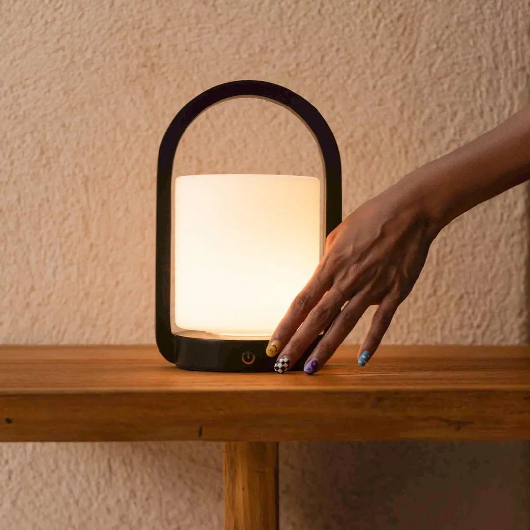George donkerbruine houten lamp – oplaadbaar, dimbaar en draagbaar