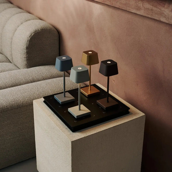 Sarphati Mini Mocha Brown Draadloze tafellamp Perfect voor gastvrijheidsindustrie - Draadloos oplaadbaar via laadstation, dimbare lamp en 3 lichtmodi
