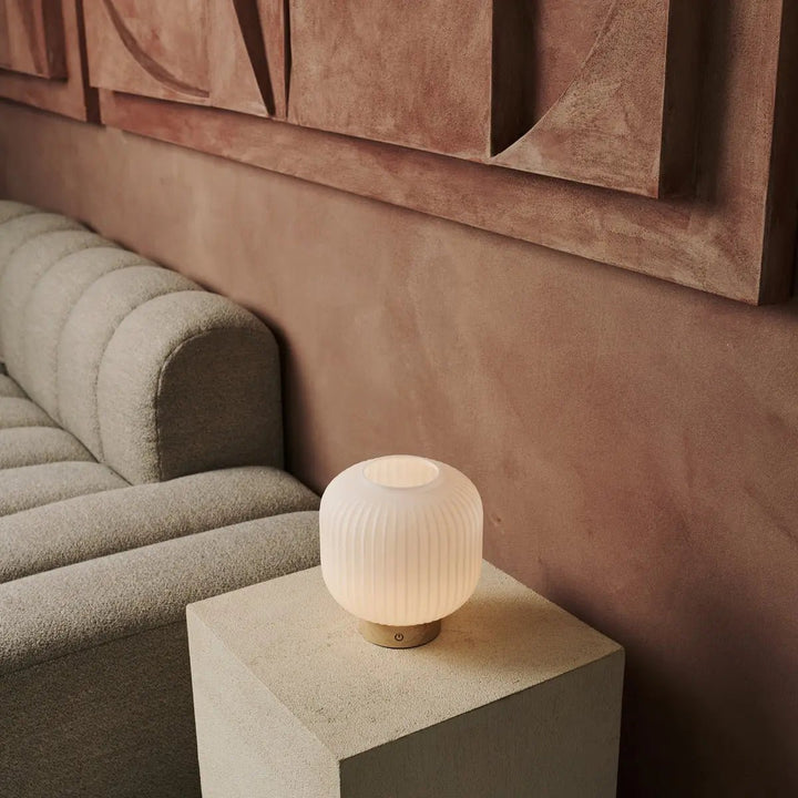 LYLA Unieke oplaadbare lamp - Frosted glas en houten basis, dimable, 3 lichte modi