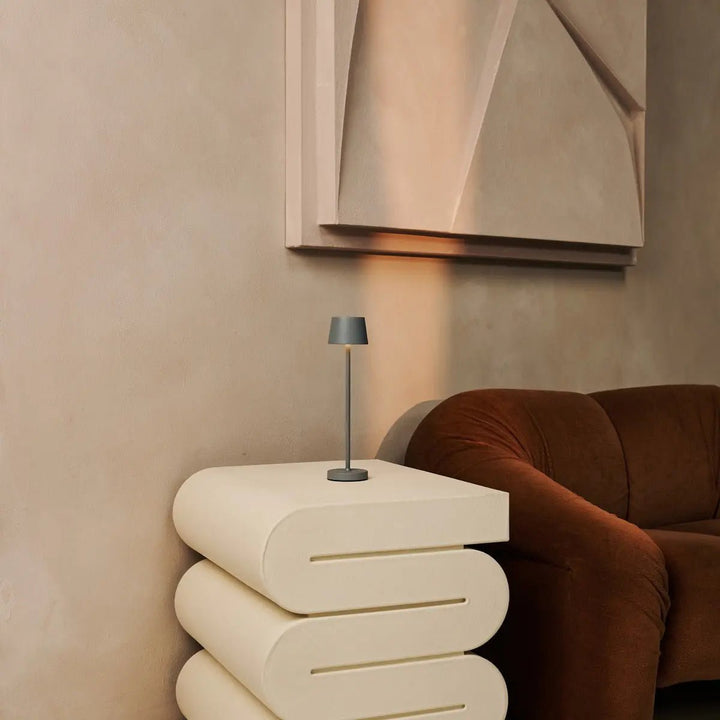 Combi Set Professional – 4 x Vondel Mini Mouse Grey Rechargeable Table Lamps & 1 x Amstel Wireless Charging Station with Q1-Technology – Perfect for Restaurants, Hospitality & Hotels