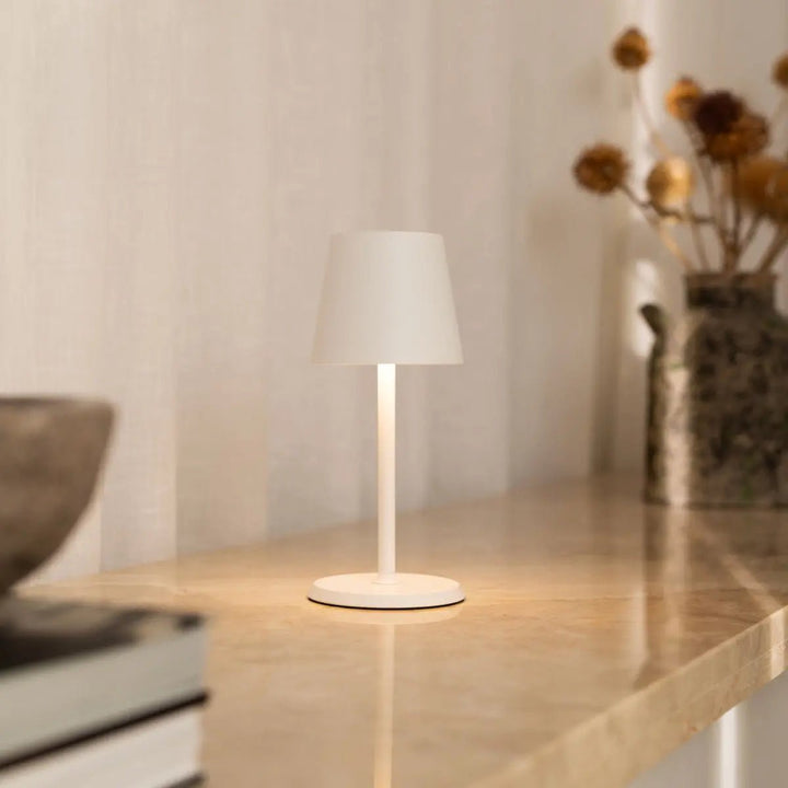 James White oplaadbare tafellamp – draadloos, dimbaar en elegant