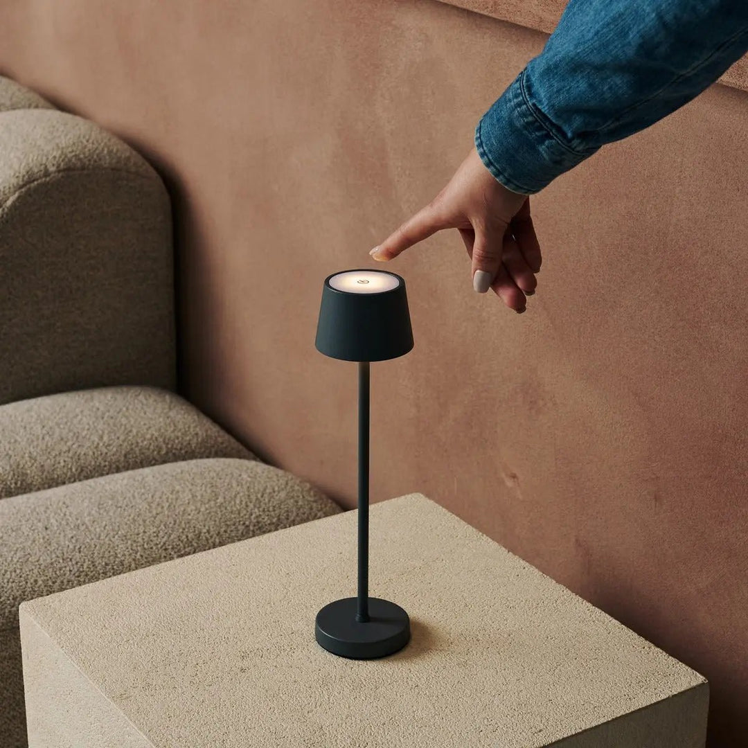 Vondel Mini Stone Gray Oplaadbare en draadloze lamp perfect voor horeca -industrie - draadloos oplaadbaar via laadstation