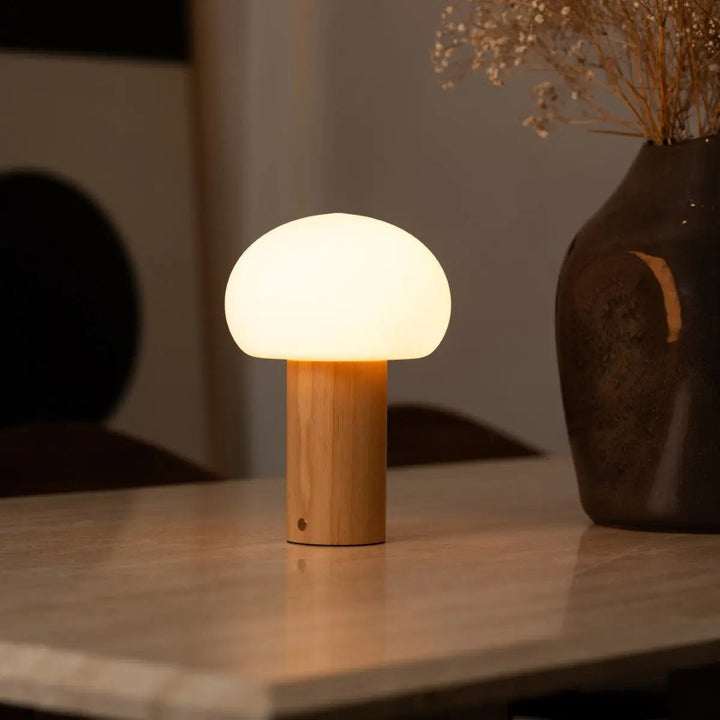 Sam lichtbruine houten tafellamp met glas en oplaadbare batterij | Dimbare en veelzijdige verlichting