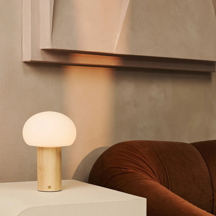 Sam lichtbruine houten tafellamp met glas en oplaadbare batterij | Dimbare en veelzijdige verlichting