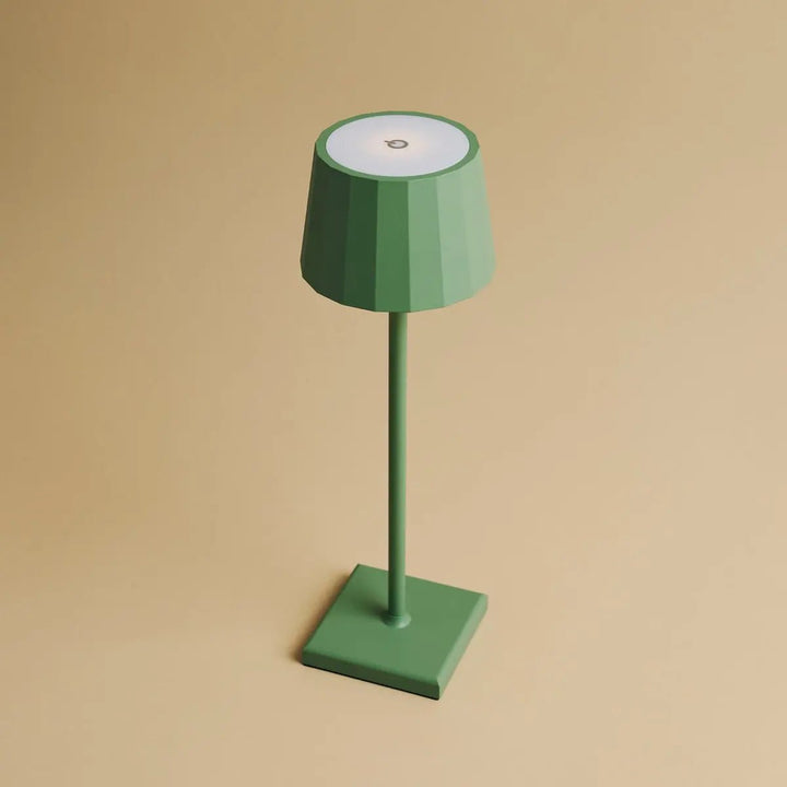 Combi Set Professional-8 X Wouter Saly Green Oplaadbare tafellampen & 1 x Central Station Draadloos oplaadstation met Qi-Technology-Perfect voor restaurants, gastvrijheid en hotels