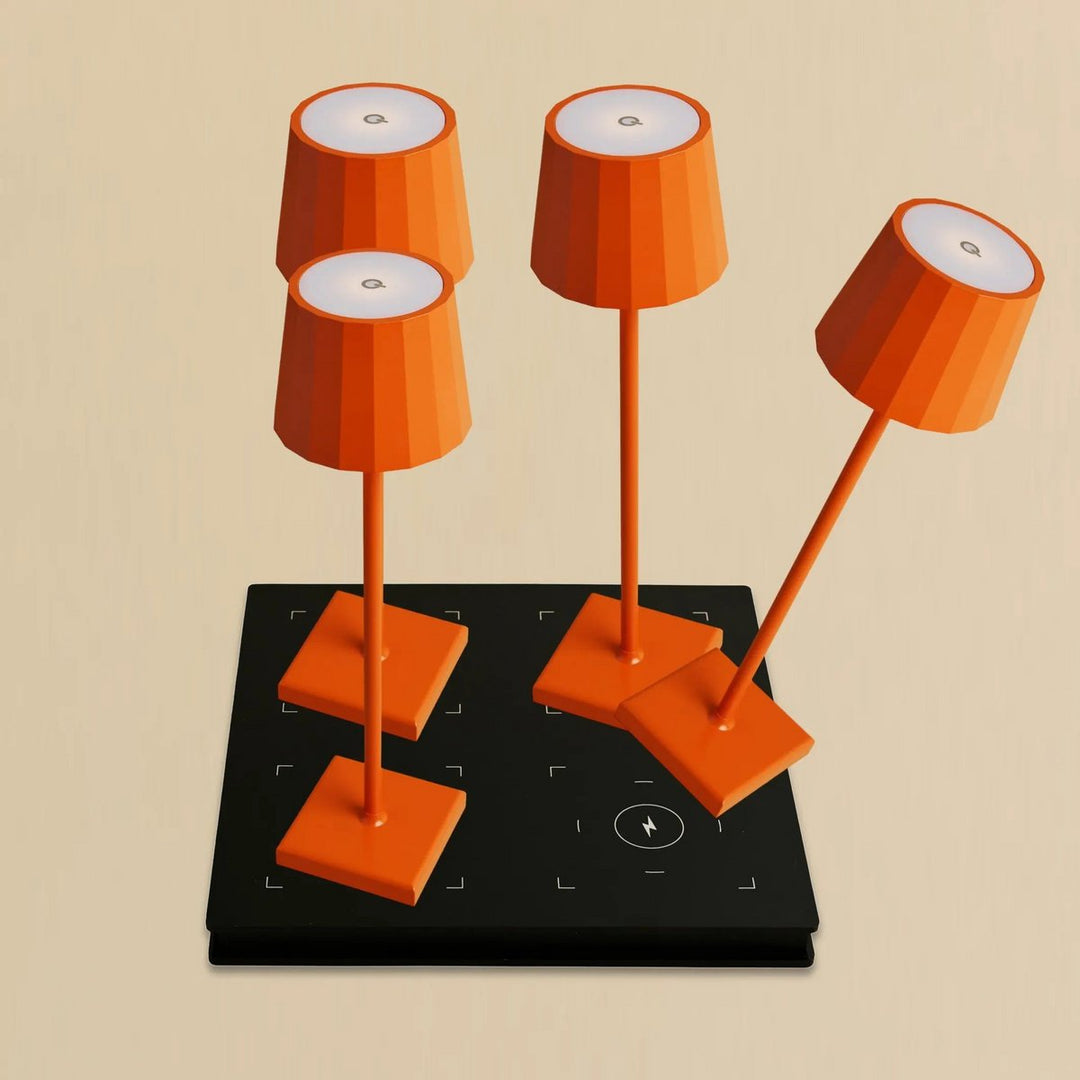 Combi Set Professional-4 X Wouter Blossom Orange Oplaadbare tafellampen & 1 x Amstel Wireless Lay Station met Qi-Technology-Perfect voor restaurants, gastvrijheid en hotels