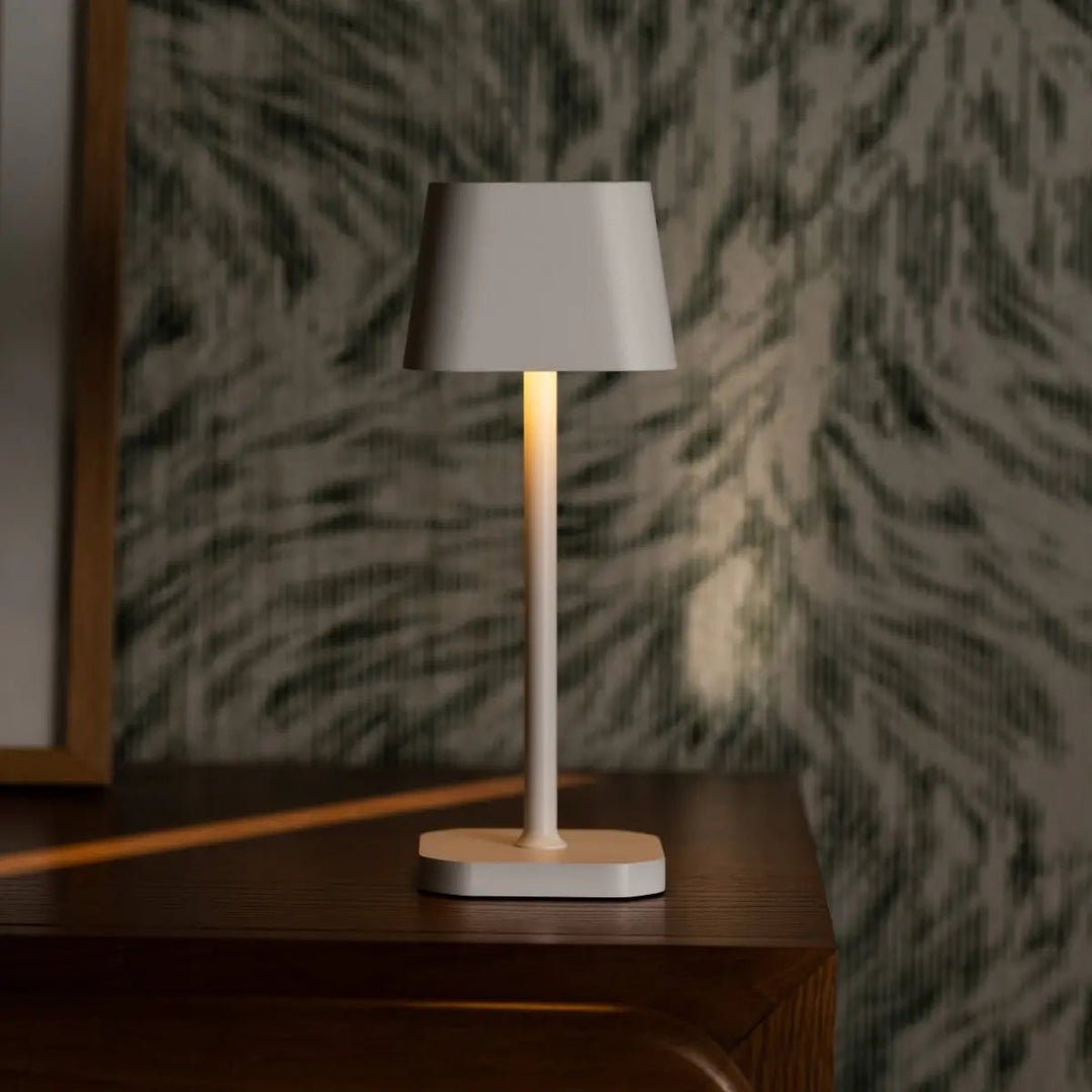 Ava witte oplaadbare tafellamp – stijlvolle, draadloze en dimbare verlichting