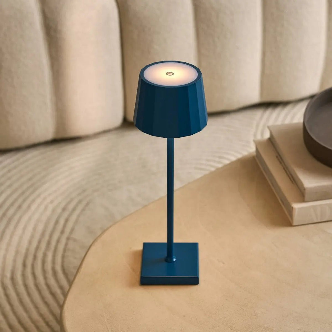 Combi Set Professional-8 x Wouter Delftware Blue Oplaadbare tafellampen & 1 x Central Station draadloos laadstation met Qi-Technology-Perfect voor restaurants, gastvrijheid en hotels