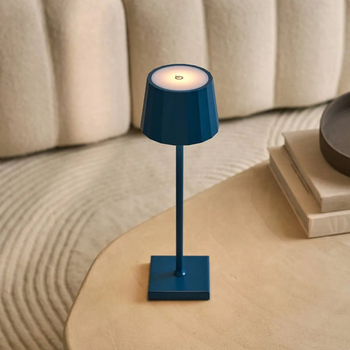 Combi Set Professional-8 x Wouter Delftware Blue Oplaadbare tafellampen & 1 x Central Station draadloos laadstation met Qi-Technology-Perfect voor restaurants, gastvrijheid en hotels