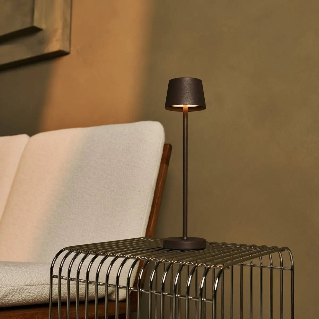 Combi Set Professional-8 X Vondel Mini Mocha Brown Oplaadbare tafellampen & 1 x Central Station Draadloos laadstation met Q1-Technology-Perfect voor restaurants, gastvrijheid en hotels