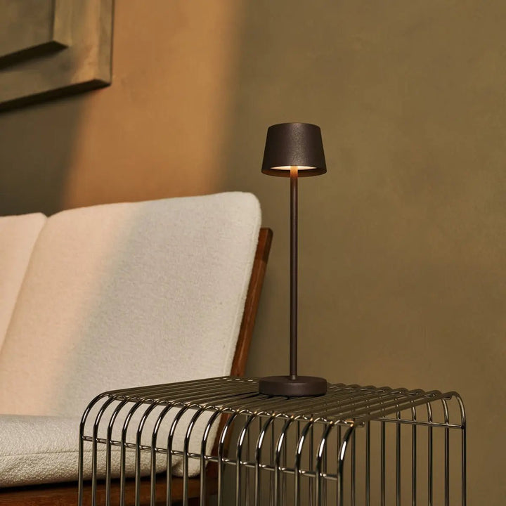 Combi Set Professional-8 X Vondel Mini Mocha Brown Oplaadbare tafellampen & 1 x Central Station Draadloos laadstation met Q1-Technology-Perfect voor restaurants, gastvrijheid en hotels