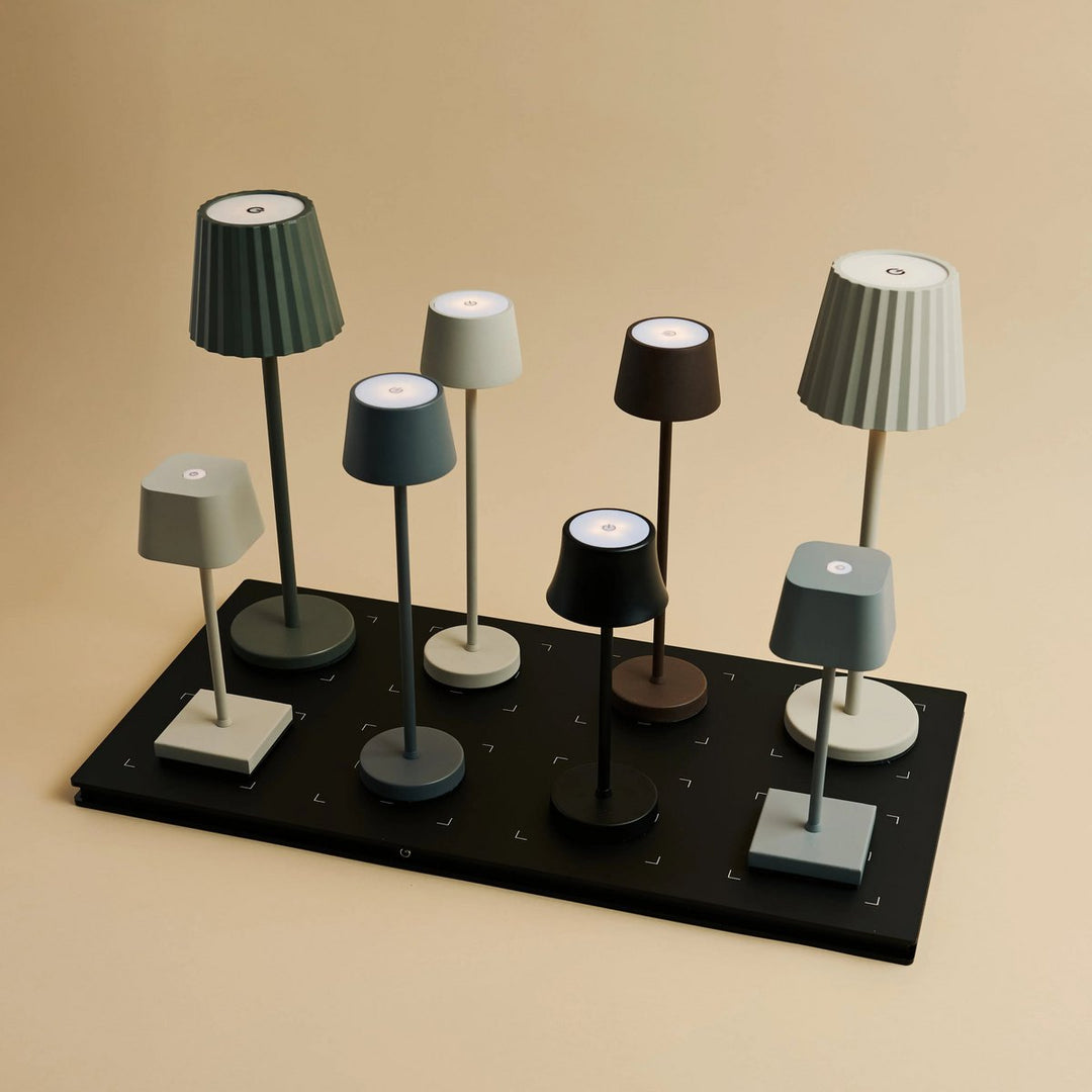 Combi Set Professional-8 X Sarphati Mini Mocha Brown Oplaadbare tafellampen & 1 x Central Station Wireless Laying Station met Qi-Technology-Perfect voor restaurants, gastvrijheid en hotels