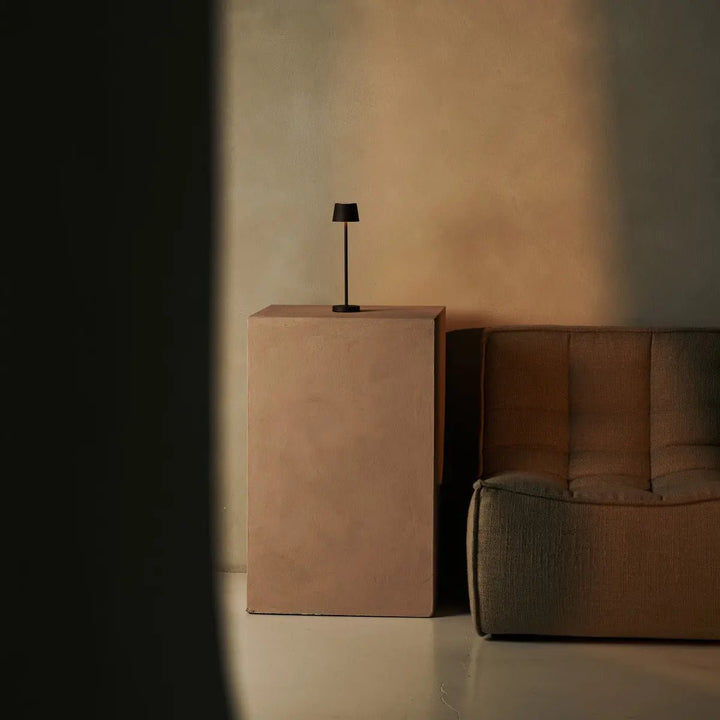 Vondel Mocha Brown oplaadbare en draadloze lamp perfect voor horeca -industrie - draadloos oplaadbaar via laadstation