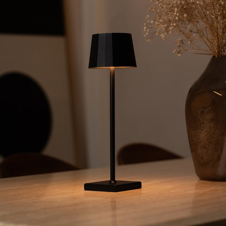 William Black oplaadbare ijzeren tafellamp – 120 uur batterij, dimbaar, opladen via USB-C