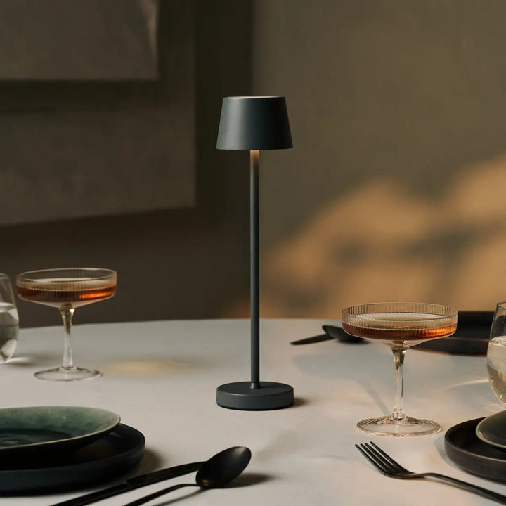 Vondel Mini Stone Gray Oplaadbare en draadloze lamp perfect voor horeca -industrie - draadloos oplaadbaar via laadstation