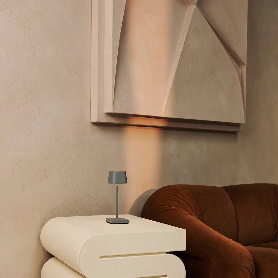 Sarphati Mini Mouse Gray Draadloze tafellamp perfect voor horeca -industrie - Draadloos oplaadbaar via laadstation, dimbare lamp en 3 lichtmodi