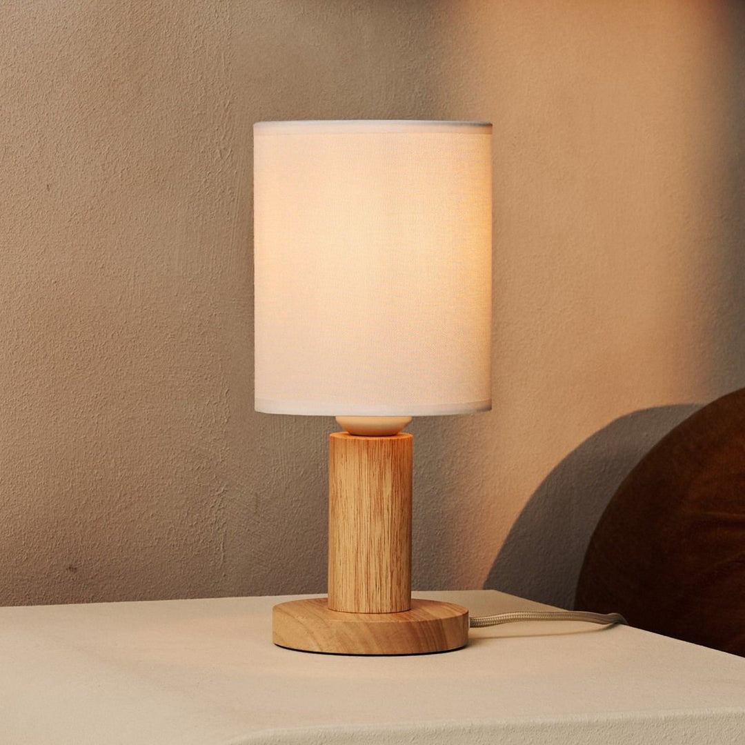 Boris lichtbruine lamp met 2 meter koord - stof schaduwlamp en houten basis
