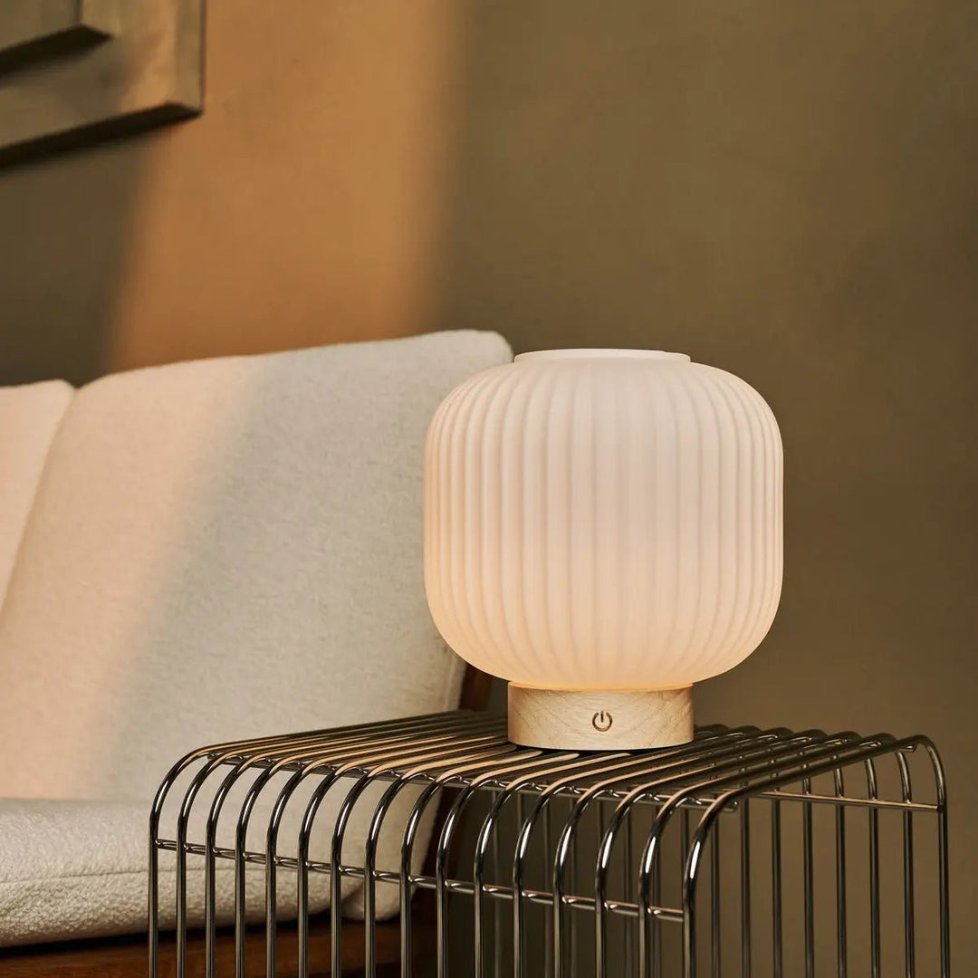 LYLA Unieke oplaadbare lamp - Frosted glas en houten basis, dimable, 3 lichte modi