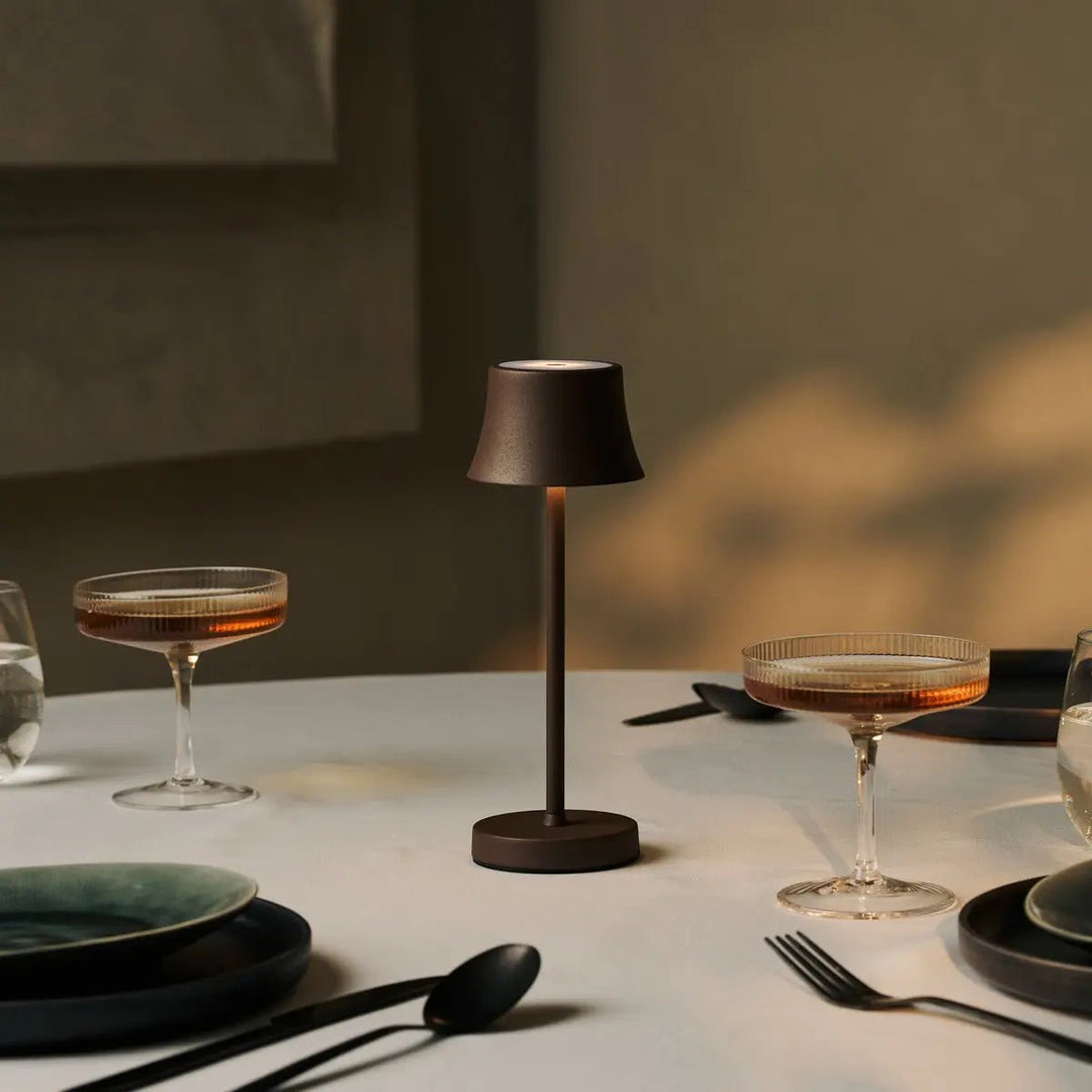 Combi Set Professional-4 X de Pijp Mini Mocha Brown oplaadbare tafellampen & 1 x Amstel Wireless Charging Station met Qi-Technology-Perfect voor restaurants, gastvrijheid en hotels