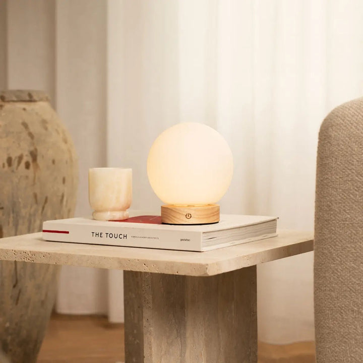 Flore lichtbruine houten lamp met glazen lamp - oplaadbaar en dimbaar draadloos licht
